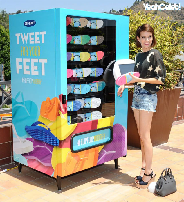 emma-roberts-old-navy-vending-machine-los-angeles2